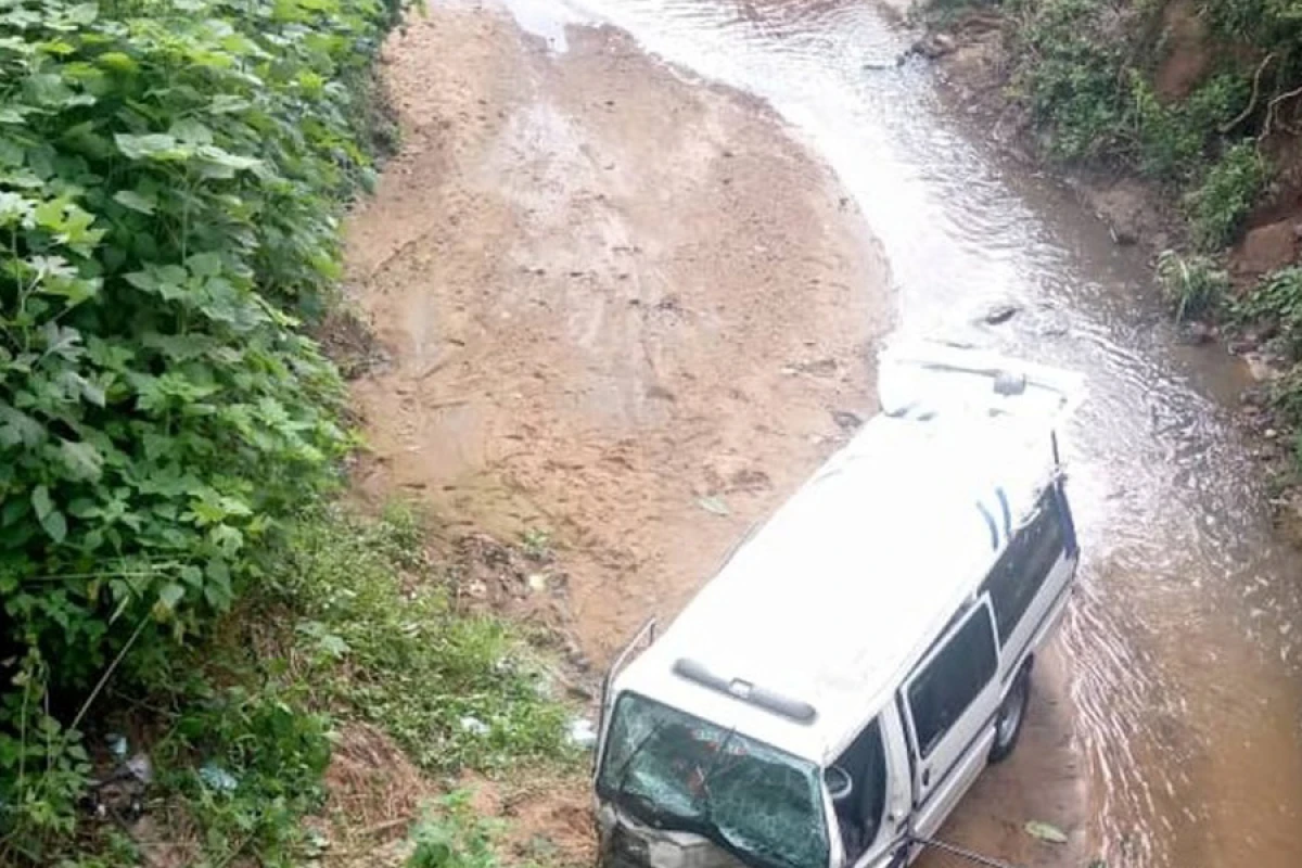 Nigeriyada avtobus körpüdən aşdı - İdmançılar öldü