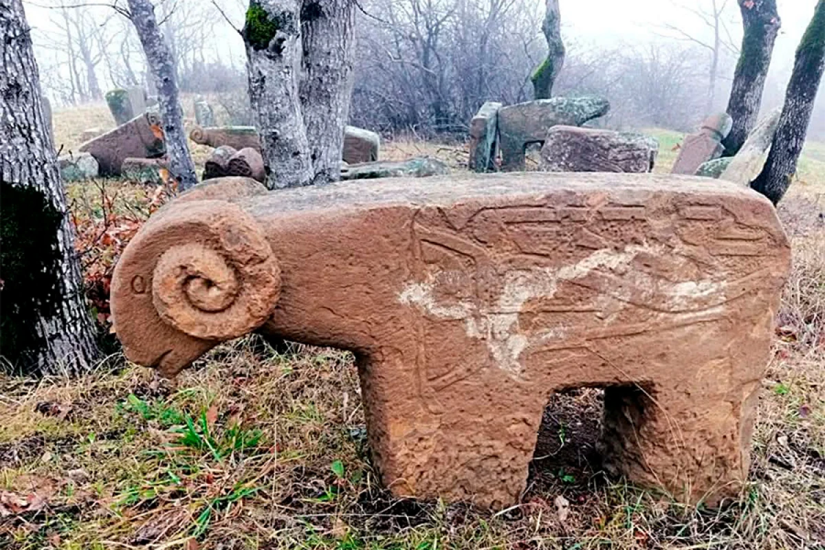 "İnnovativ Təşəbbüslər" ictimai birliyi Qərbi Azərbaycanın dağıdılan qədim irsi- qoçdaş və atdaş abidələri layihəsinin icrasına start verdi