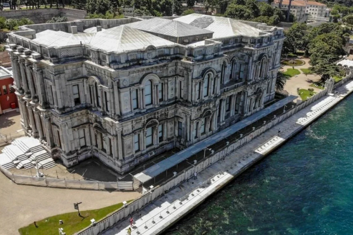 Rusiya nümayəndə heyəti İstanbuldakı Çırağan Sarayını tərk etdi