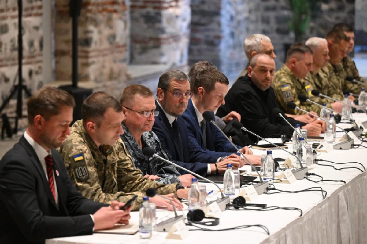 Ukrayna nümayəndə heyəti danışıqların aparıldığı sarayı tərk etdi