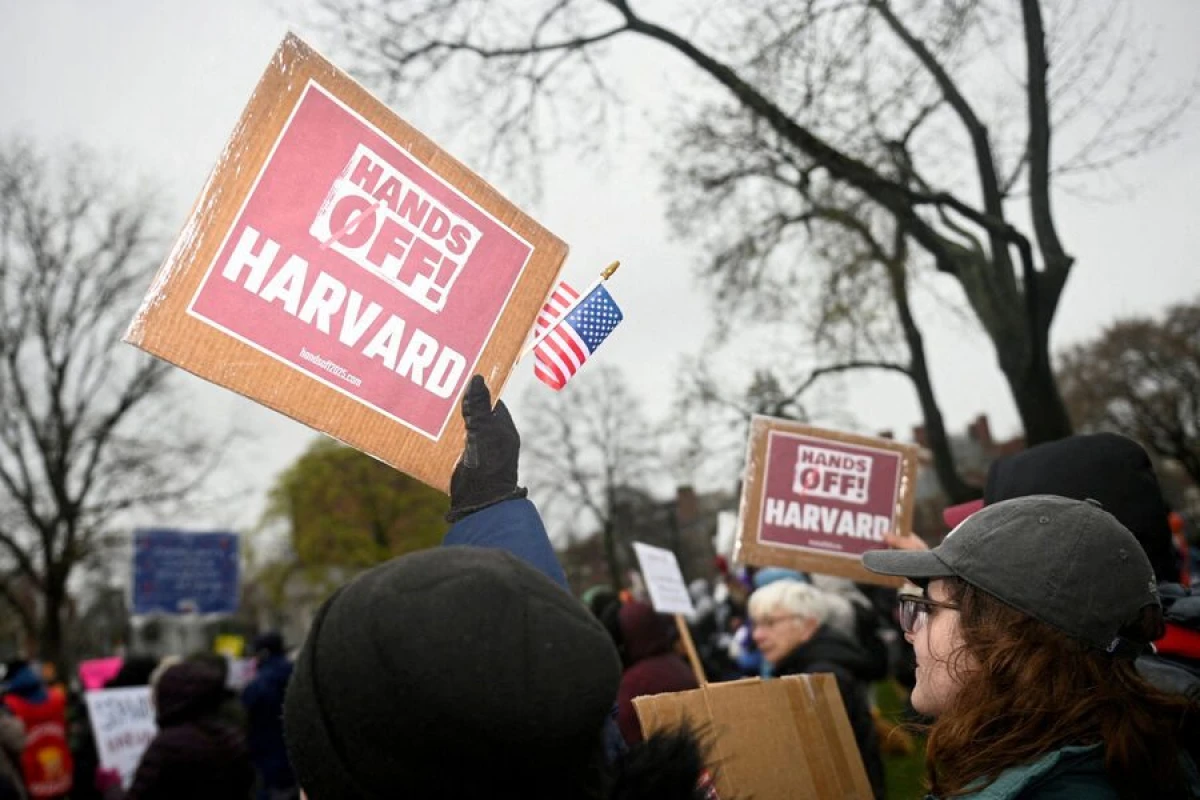 Harvard məhkəmədən 2,5 milyard dollar tələb etdi