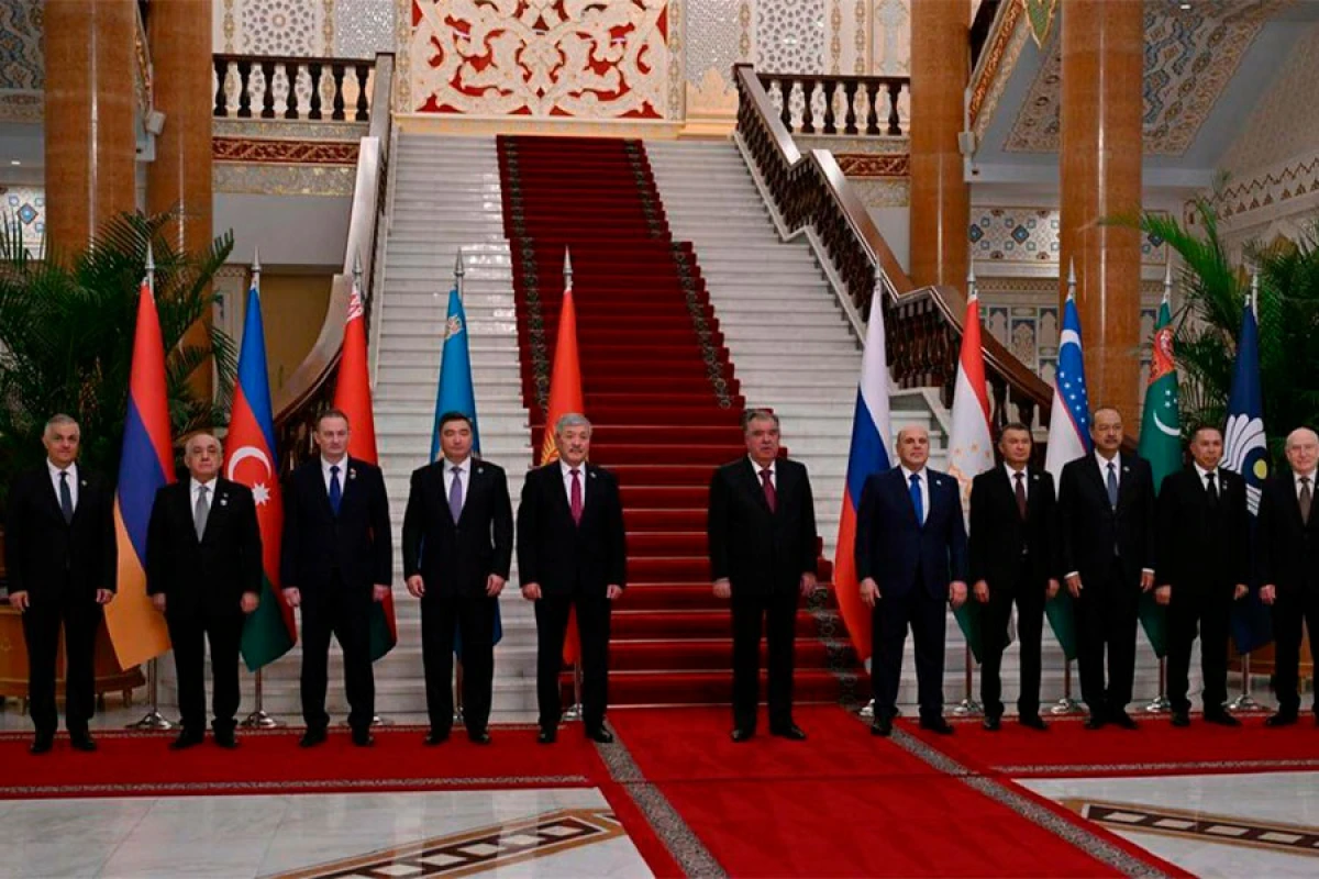 Əli Əsədov Tacikistan Prezidenti ilə görüşdə iştirak etdi