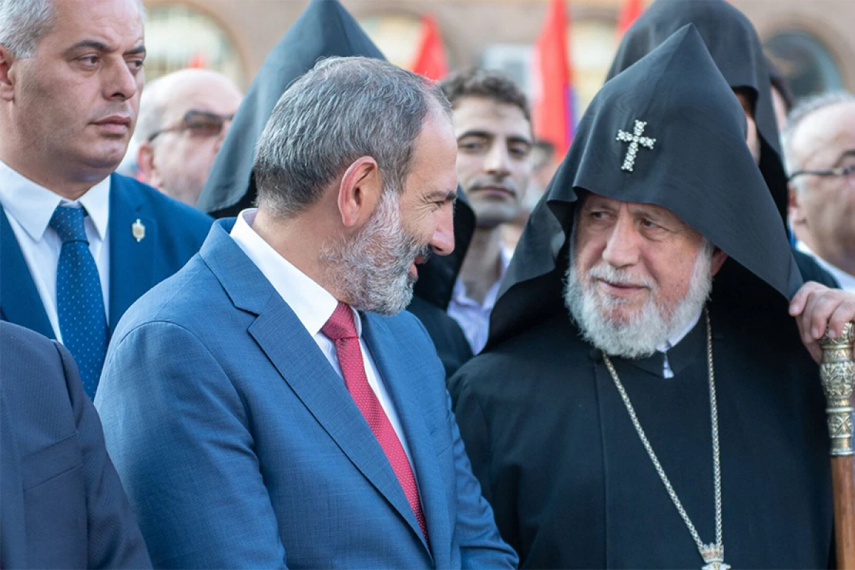 II Qareginin subaylıq əhdini pozmasını Paşinyana kim deyib? – FAKTLAR AÇILDI