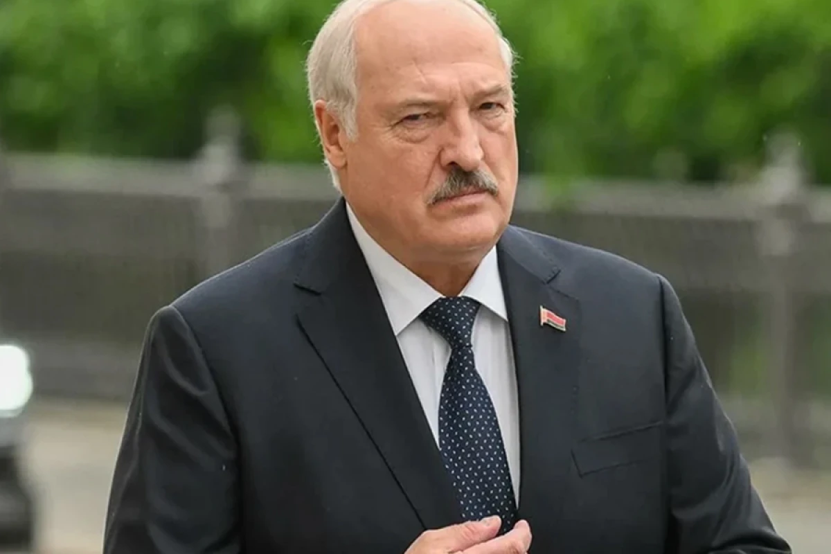 Lukaşenko: "Belarus ətrafında gərgin vəziyyət hökm sürür"