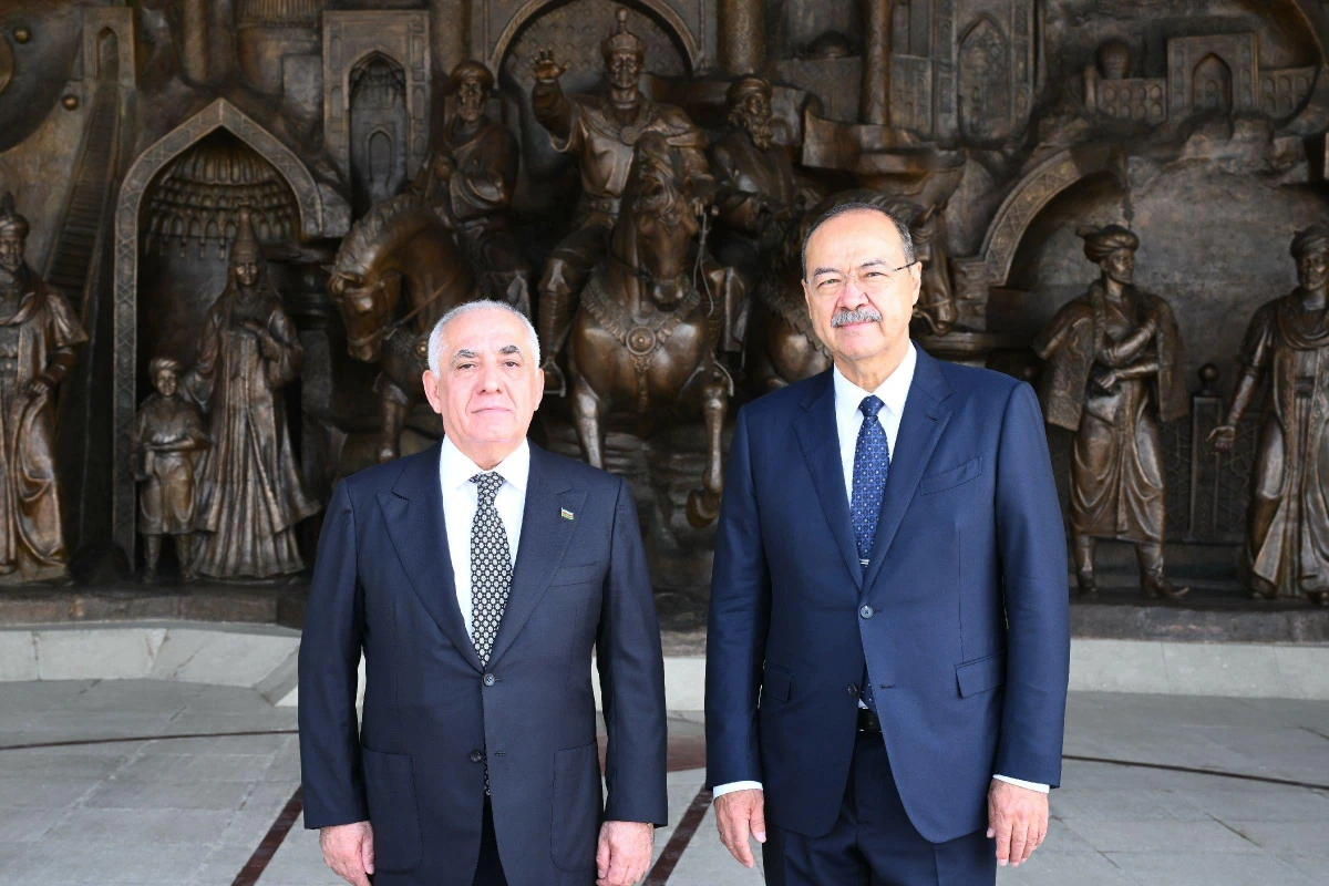 Əli Əsədov Daşkənddə Müstəqillik abidəsini ziyarət etdi — 1