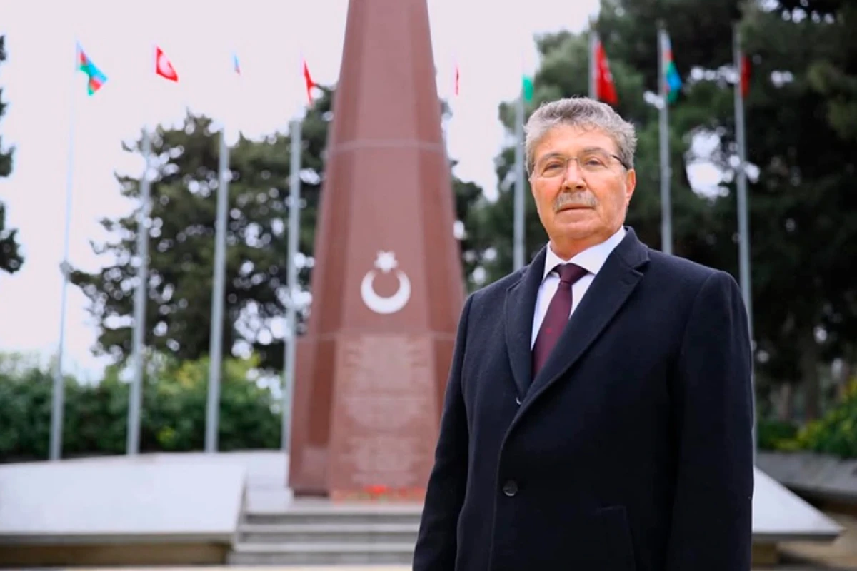 Ünal Üstel Azərbaycana gəldi