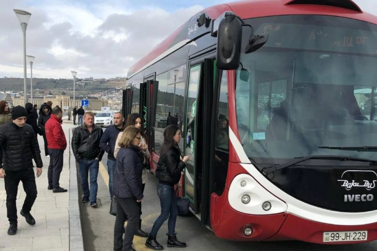 Xarici təcrübə ölkədə: Avtobuslarda əlavə nəzarətçilərə ehtiyac var?