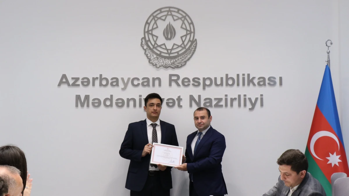 BDU-nun magistrantlarına sertifikatlar təqdim olundu — 1