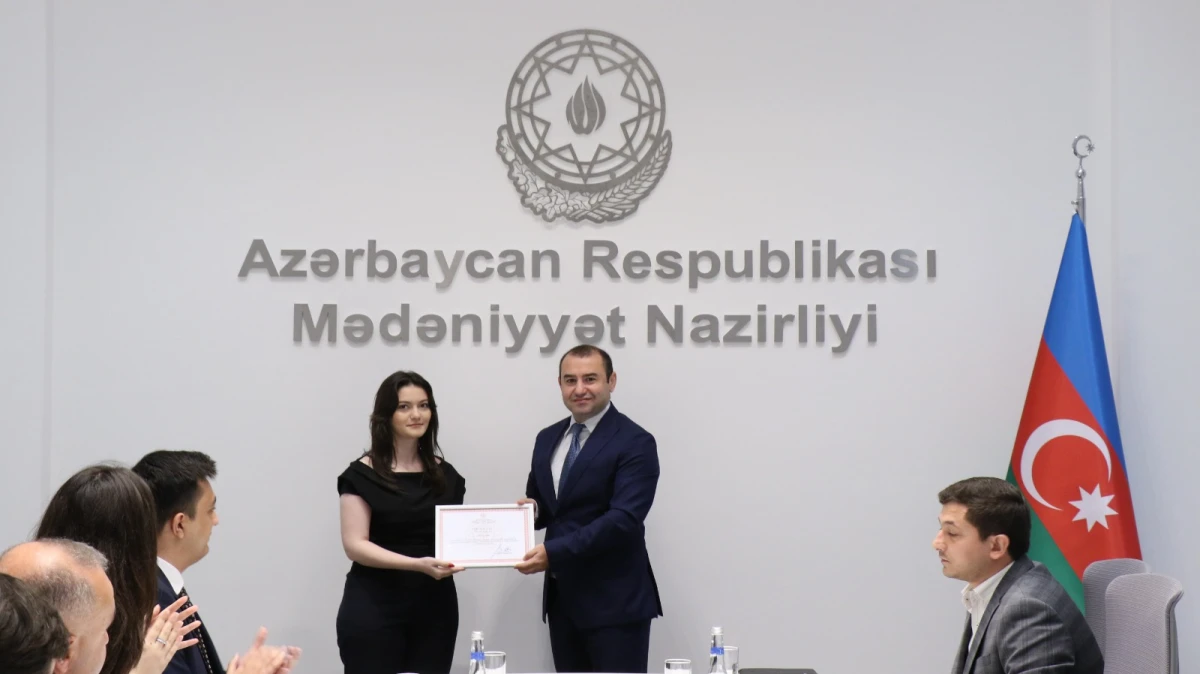 BDU-nun magistrantlarına sertifikatlar təqdim olundu — 3