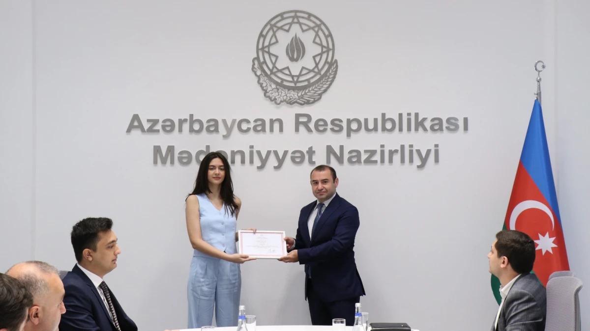 BDU-nun magistrantlarına sertifikatlar təqdim olundu — 4