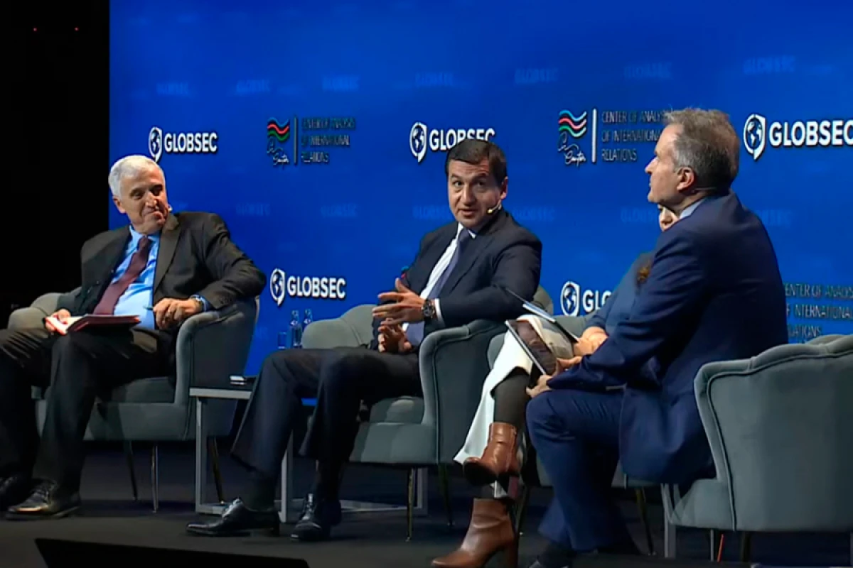 Hikmət Hacıyev: Yaşıl dəhliz Azərbaycanın şərq-qərb enerji bağlantısının yeni mərhələsidir