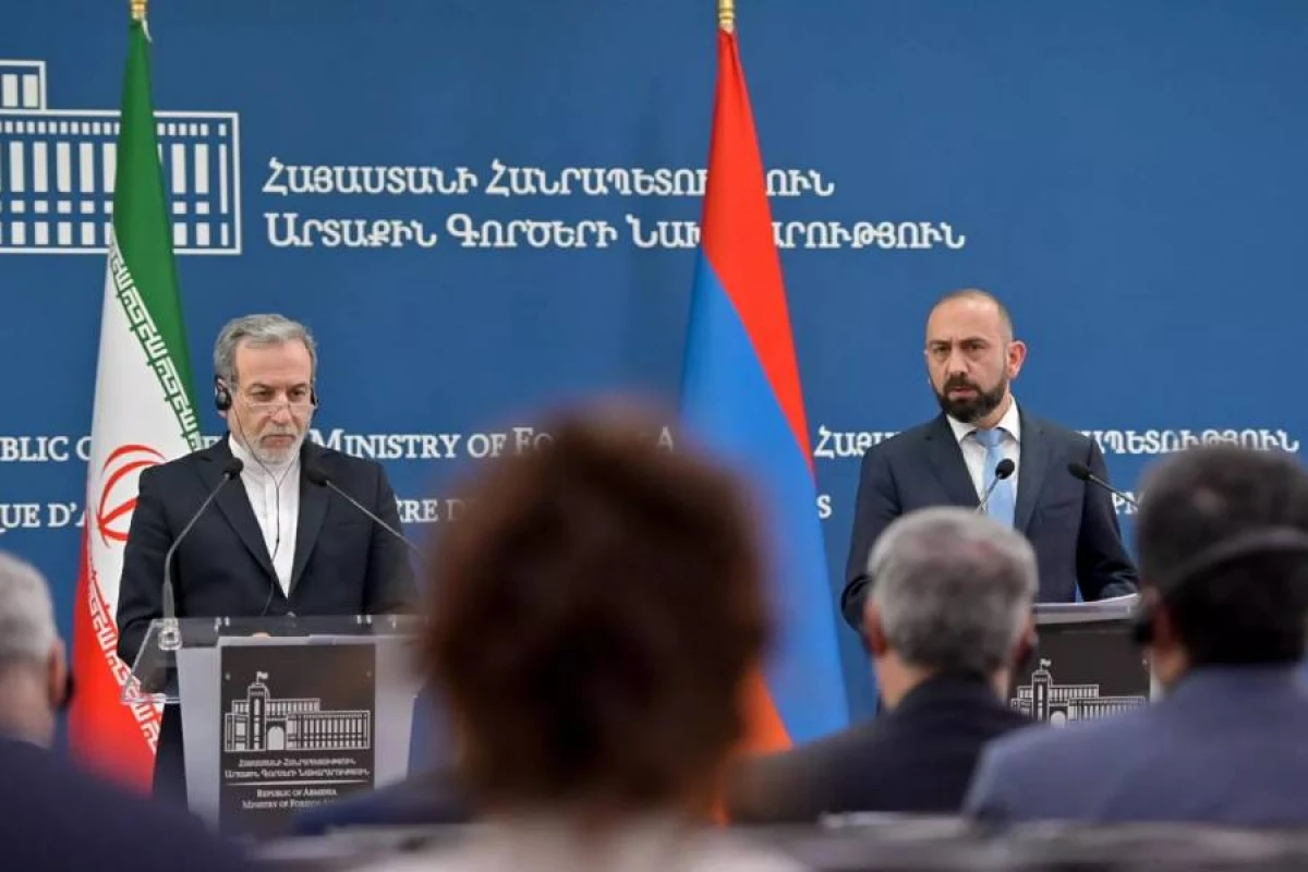 Mirzoyan və Əraqçi telefonla danışdı