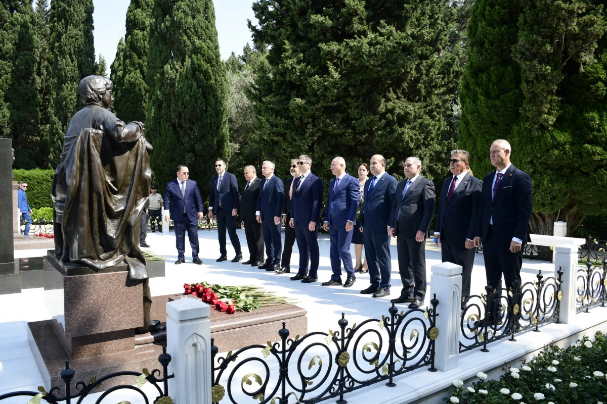 Ədalət və İnkişaf Partiyasının üzvləri Bakıda şəhidlikləri ziyarət etdi — 4