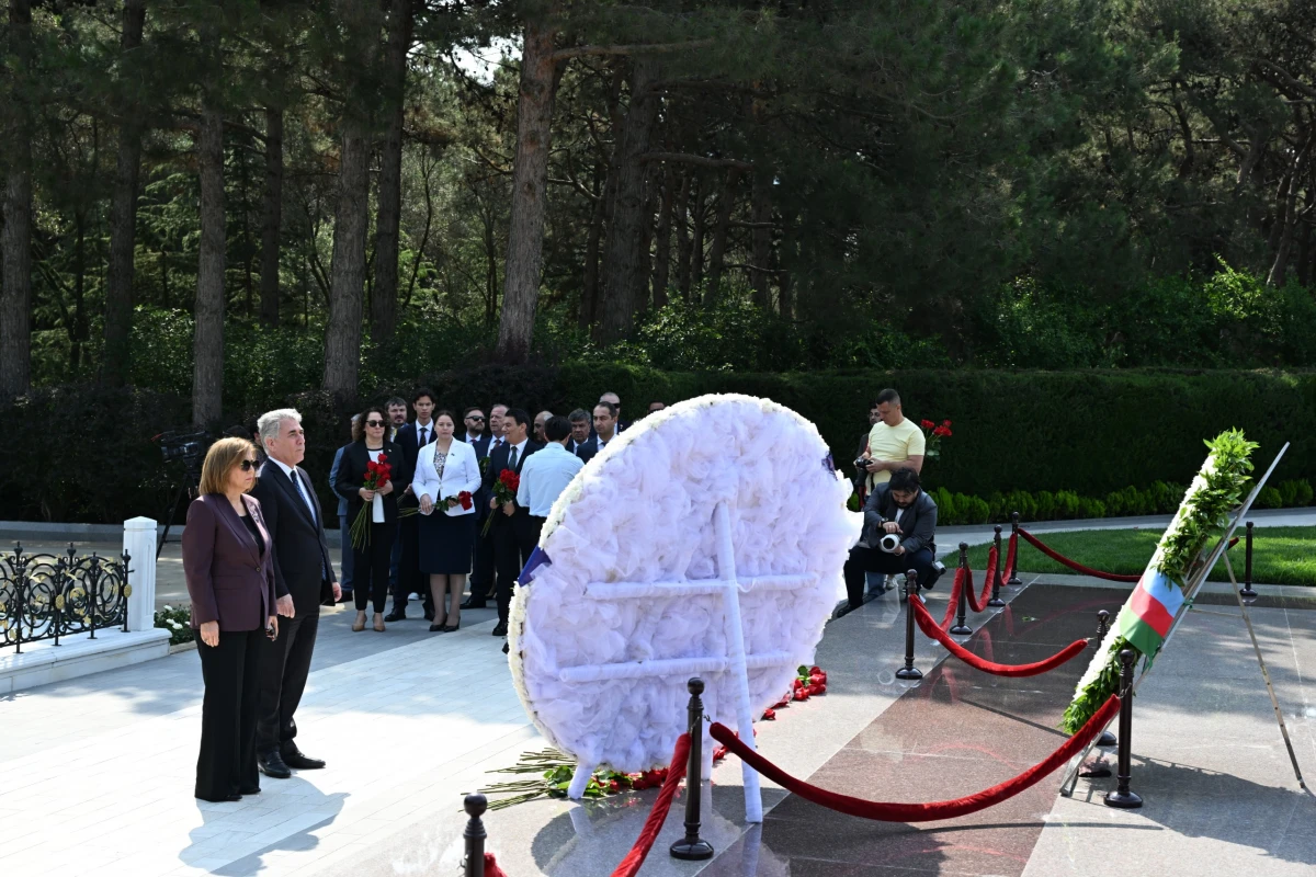 Ədalət və İnkişaf Partiyasının üzvləri Bakıda şəhidlikləri ziyarət etdi — 5