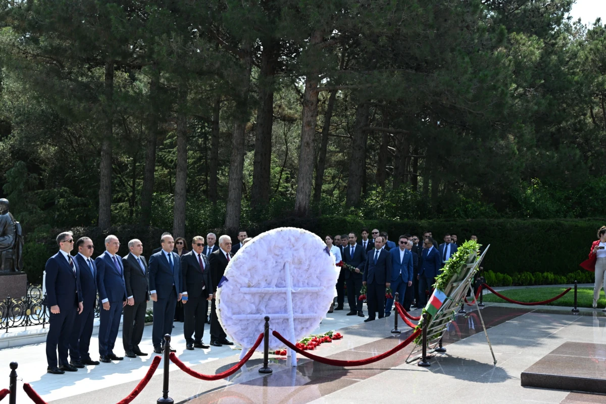 Ədalət və İnkişaf Partiyasının üzvləri Bakıda şəhidlikləri ziyarət etdi — 8