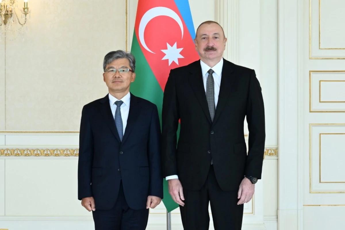 İlham Əliyev Koreyanın Azərbaycanda yeni təyin olunmuş səfirinin etimadnaməsini qəbul etdi