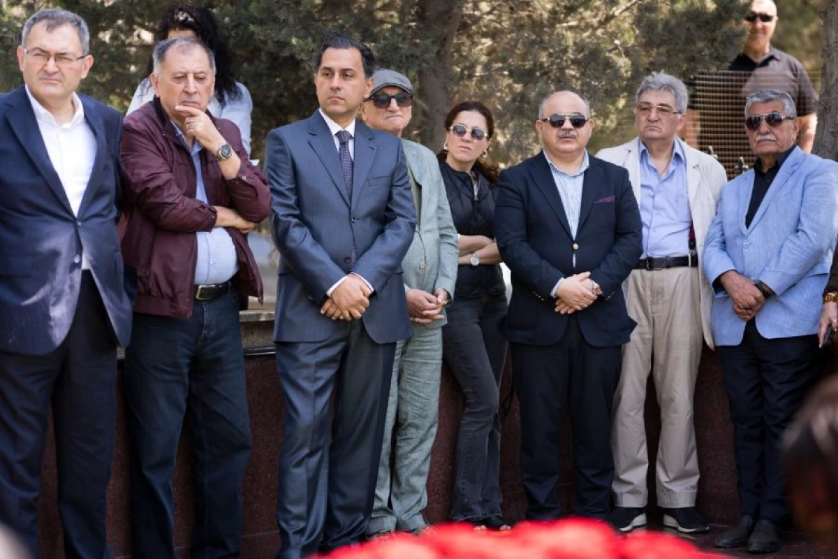 Xalq artisti Amaliya Pənahovanın məzarı ziyarət olundu — 1