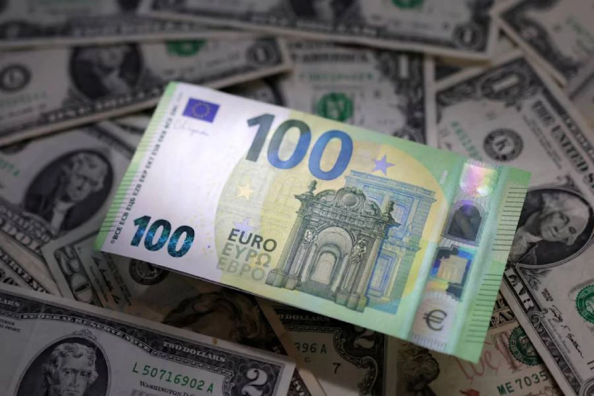 Avro 4 ilin maksimumuna yüksəldi: Dollar təhlükədədirmi?