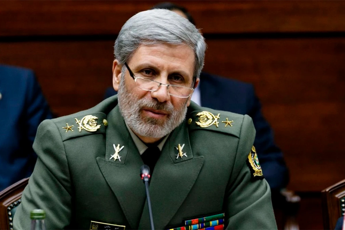 General Əmir Hatami ordunun komandanı təyin olundu