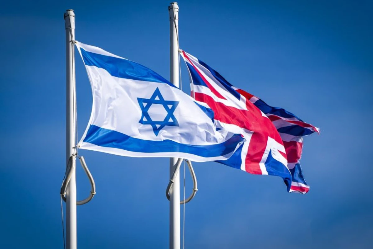 Britaniya İsraildəki diplomat ailələrini təxliyə etdi