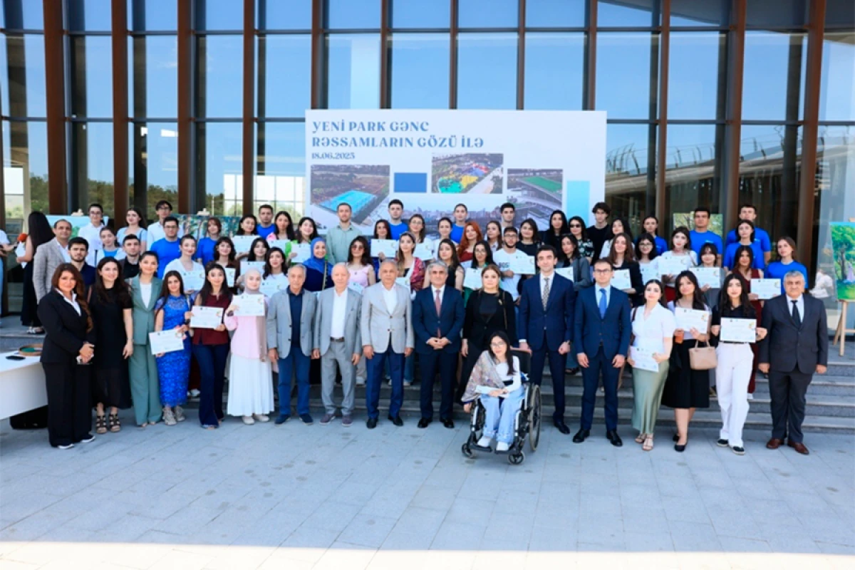 Yeni parkda gənc rəssamların sərgisi keçirildi