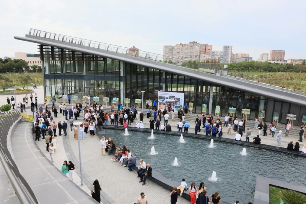 Yeni parkda gənc rəssamların sərgisi keçirildi — 1