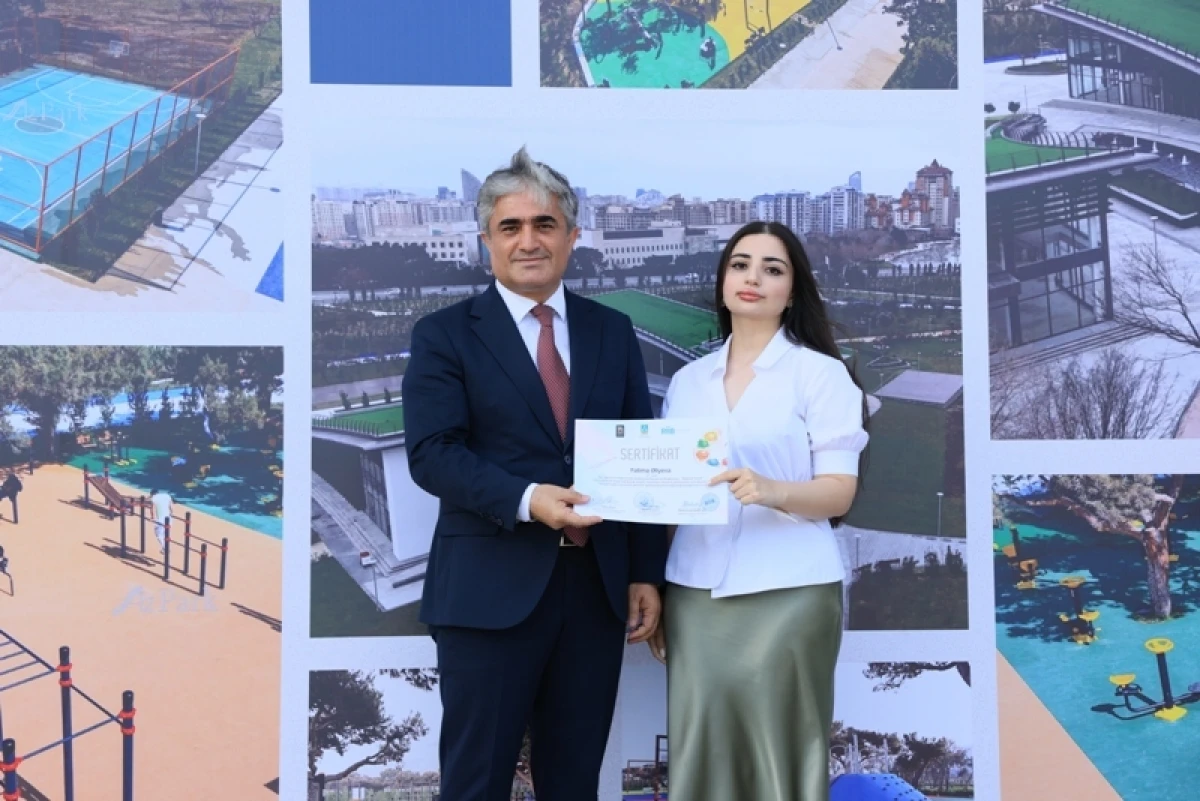 Yeni parkda gənc rəssamların sərgisi keçirildi — 4