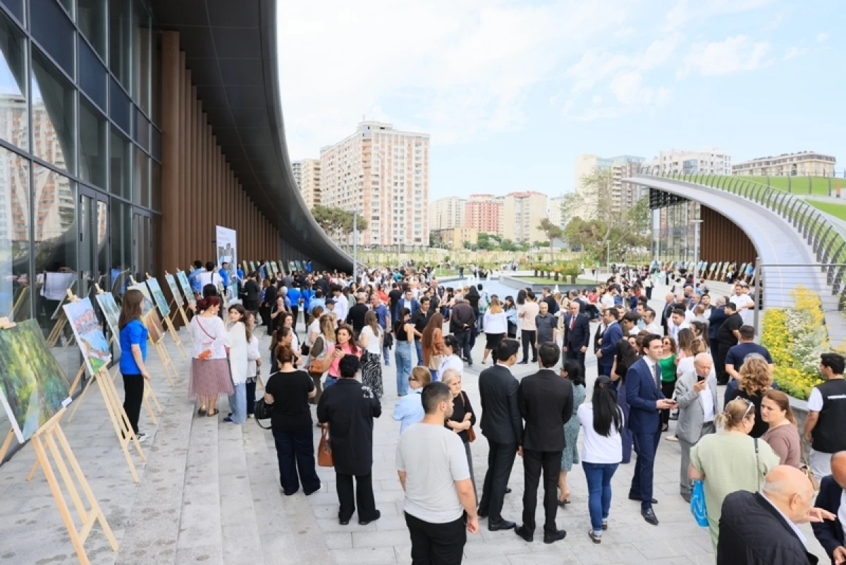 Yeni parkda gənc rəssamların sərgisi keçirildi — 5