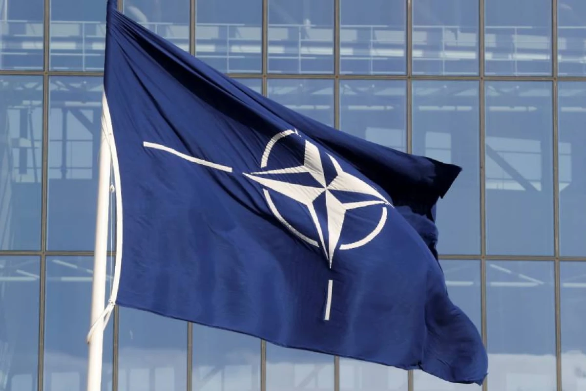 NATO-da iki şöbə bağlanır, onlarla vəzifə ixtisar edilir