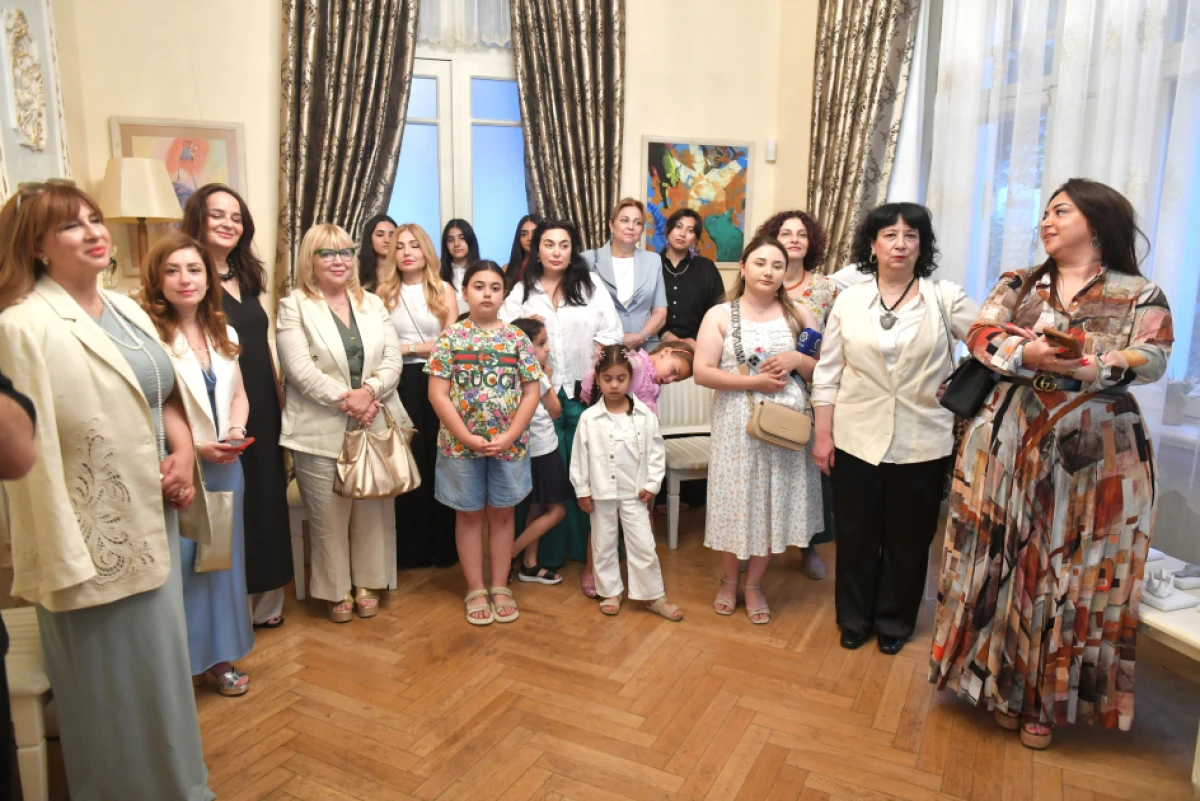 Maqsud İbrahimbəyov Yaradıcılıq Mərkəzində “Zeynəbin sehrli dünyası” adlı sərginin açılışı oldu — 3