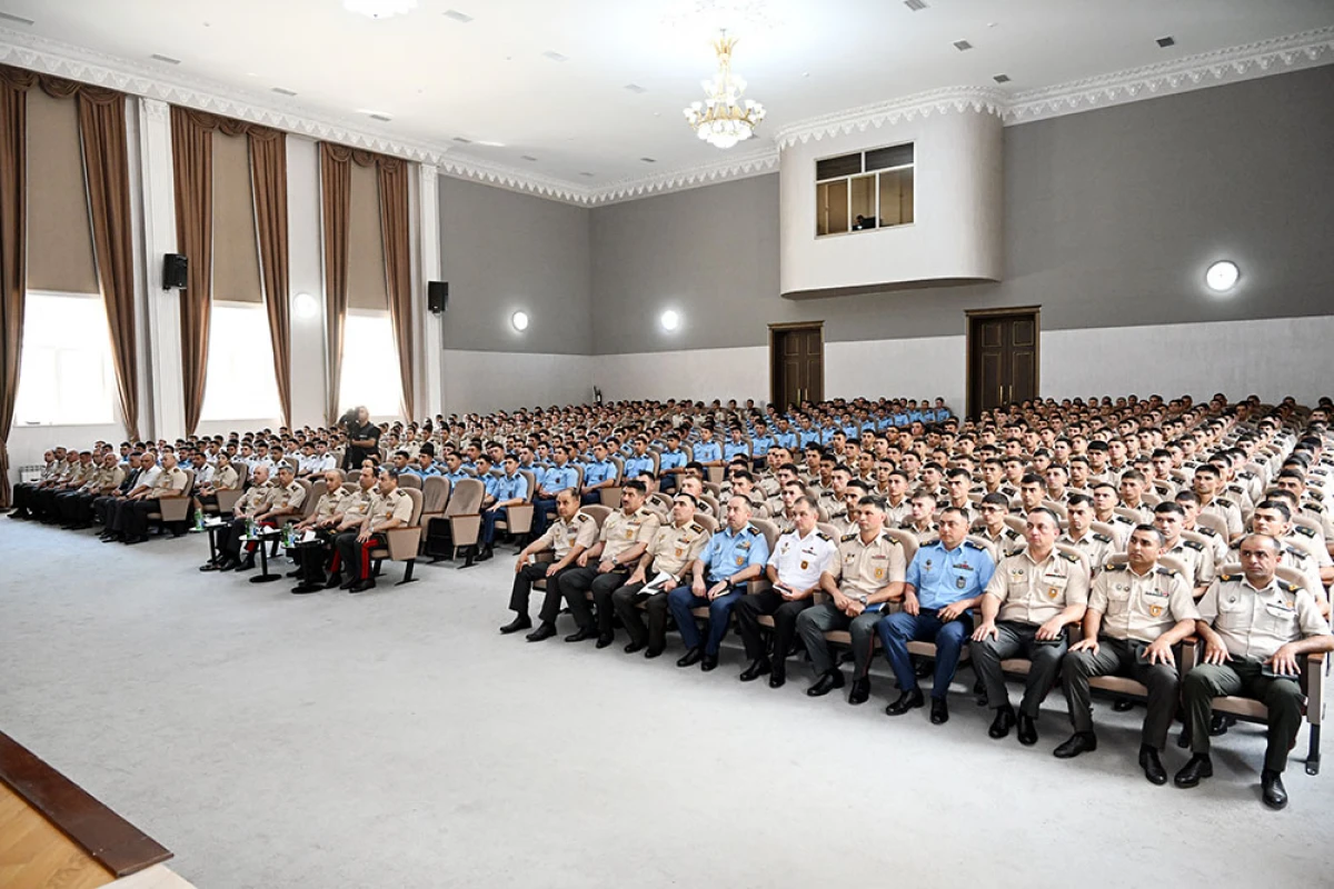 Baş Qərargah rəisi Heydər Əliyev adına Hərbi İnstitutda oldu — 1