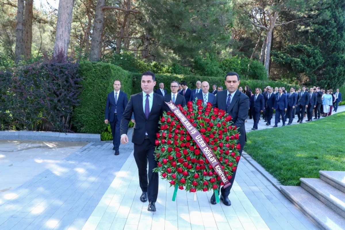 DQİDK kollektivi Fəxri xiyabanı ziyarət etdi — 2