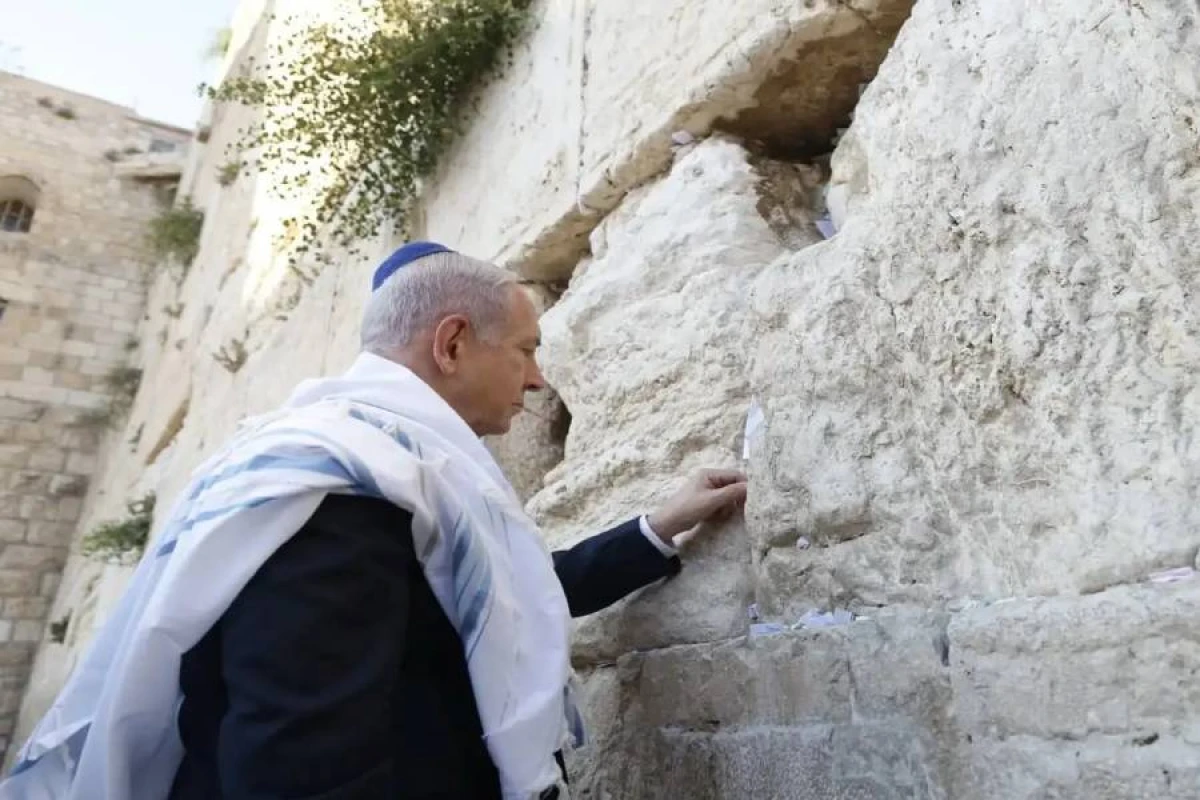 Netanyahu "ağlama divarı"nı ziyarət etdi