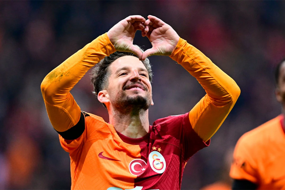Daha bir məşhur futbolçu karyerasını başa vurdu