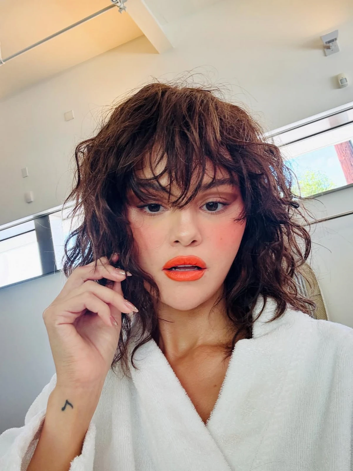 Selena Qomez görünüşünü dəyişdi - FOTO — 1