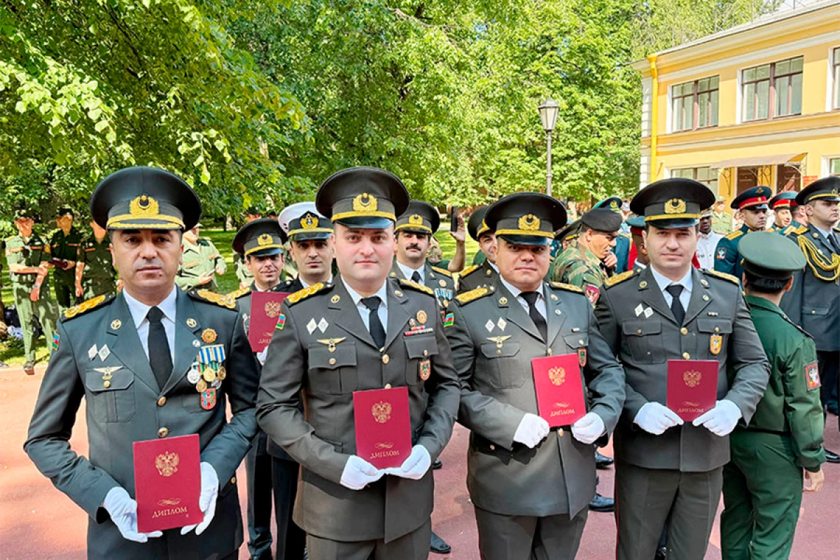 Rusiyada təhsilini bitirən hərbçilərə diplomlar təqdim edildi