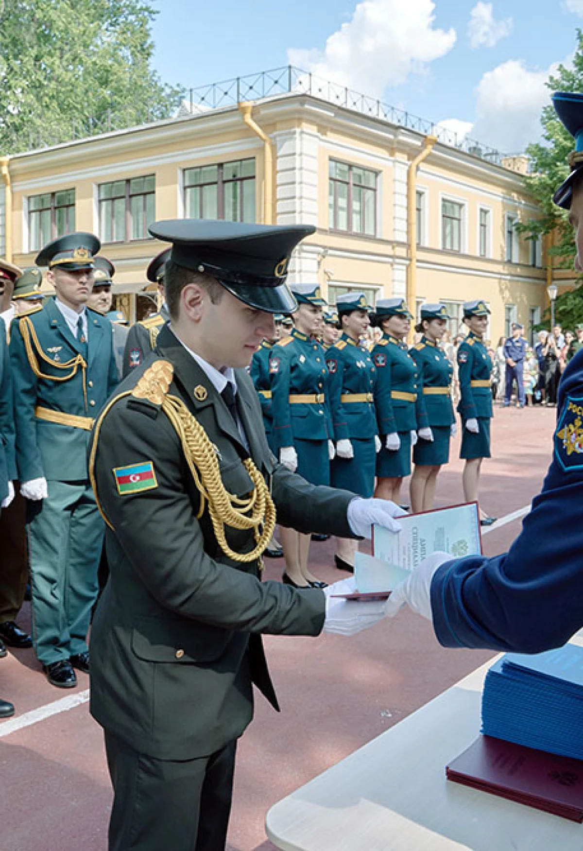 Rusiyada təhsilini bitirən hərbçilərə diplomlar təqdim edildi — 1