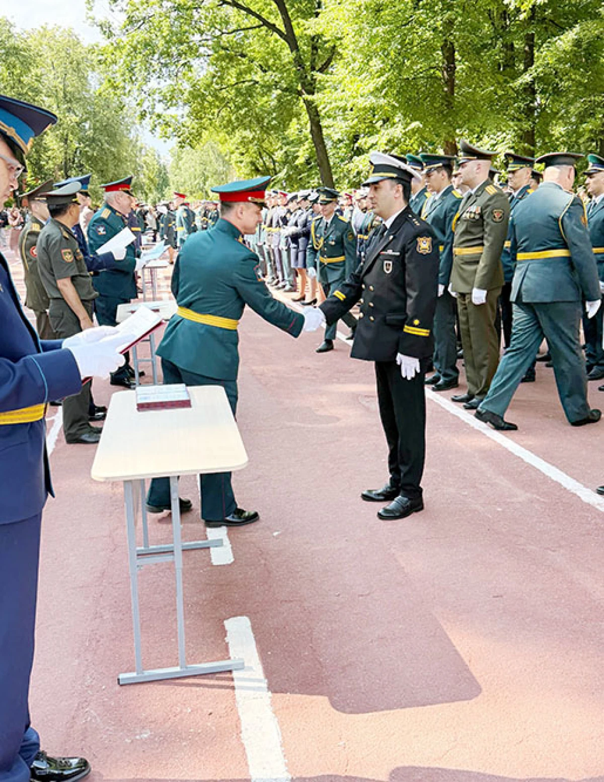 Rusiyada təhsilini bitirən hərbçilərə diplomlar təqdim edildi — 4