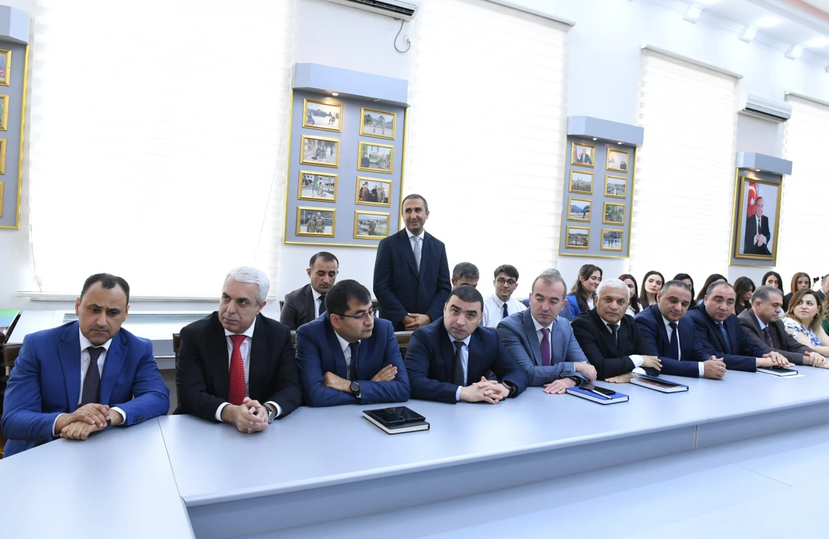 Dövlət Komitəsi dövlət qulluqçularının peşə bayramını qeyd etdi — 1