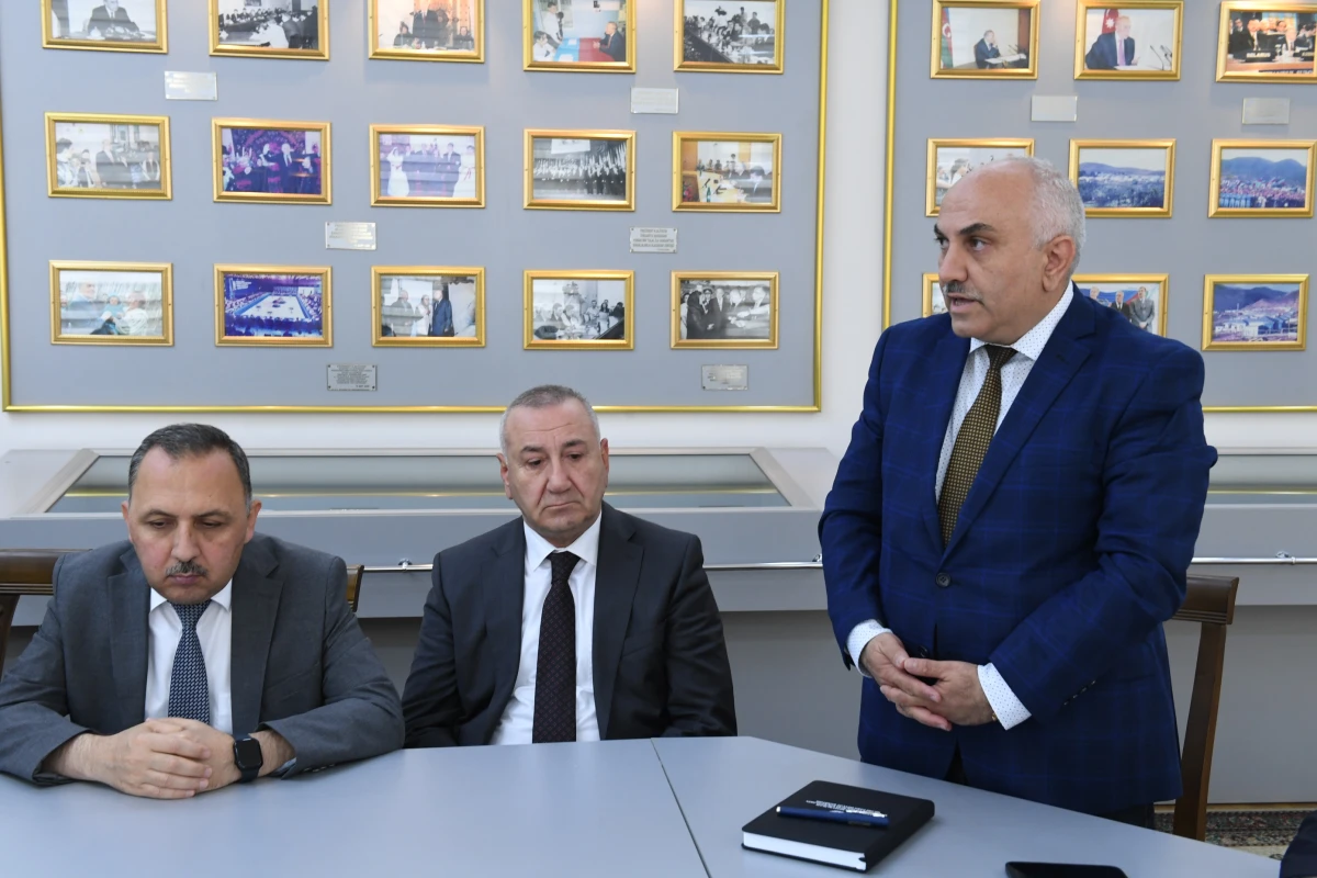 Dövlət Komitəsi dövlət qulluqçularının peşə bayramını qeyd etdi — 3