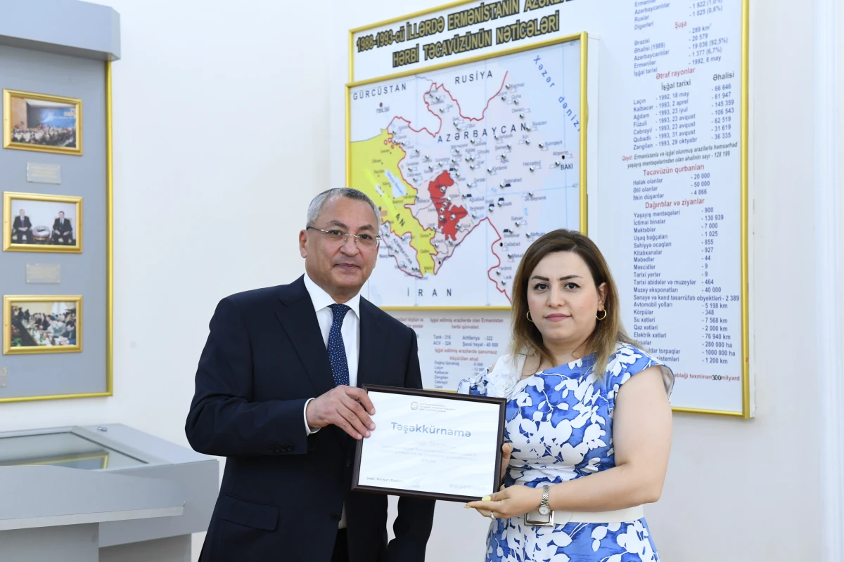Dövlət Komitəsi dövlət qulluqçularının peşə bayramını qeyd etdi — 4
