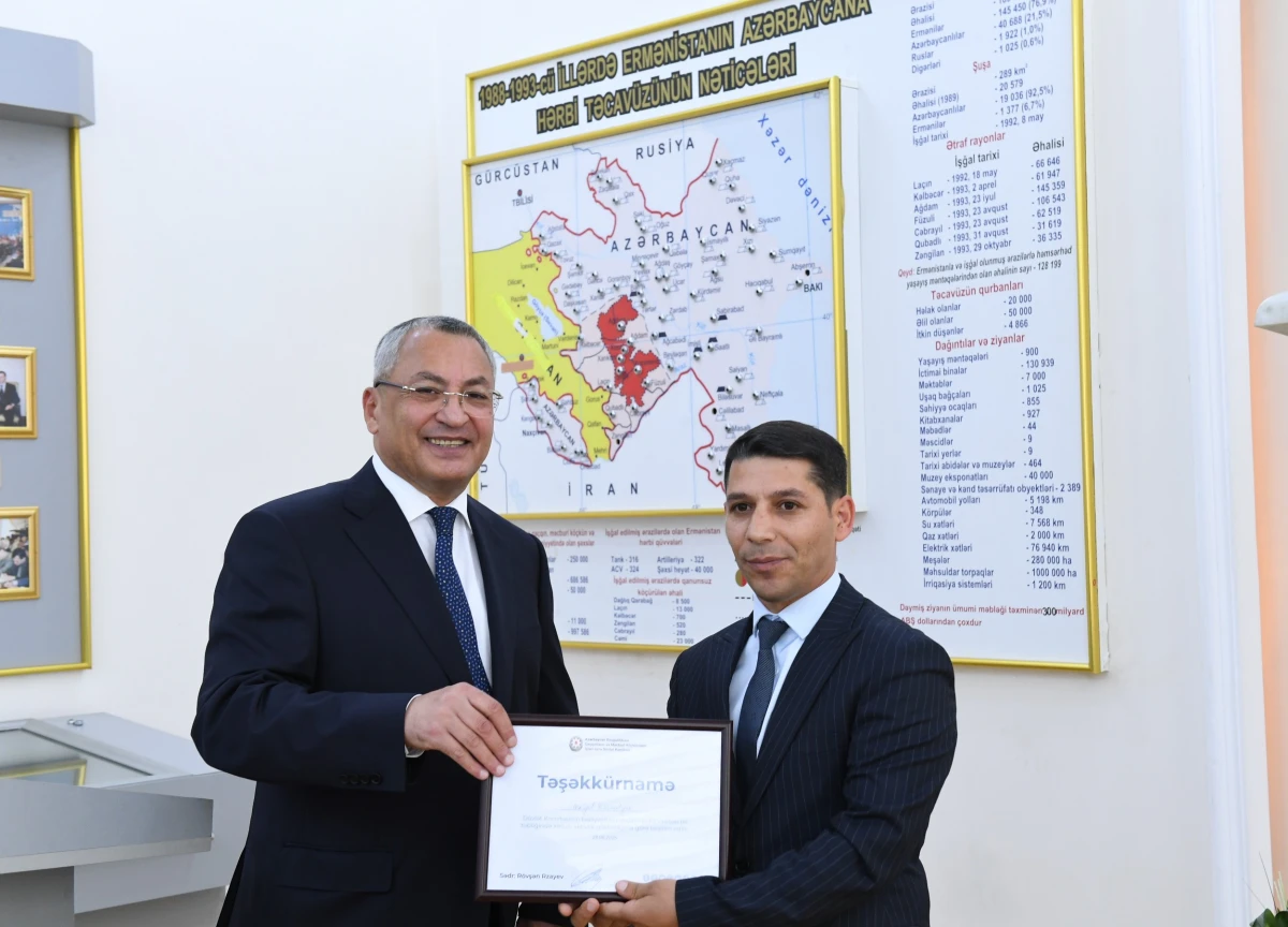 Dövlət Komitəsi dövlət qulluqçularının peşə bayramını qeyd etdi — 5