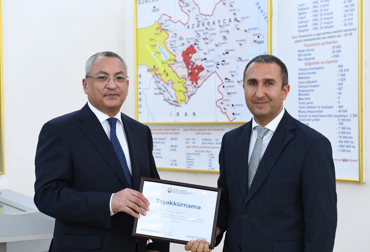 Dövlət Komitəsi dövlət qulluqçularının peşə bayramını qeyd etdi — 8