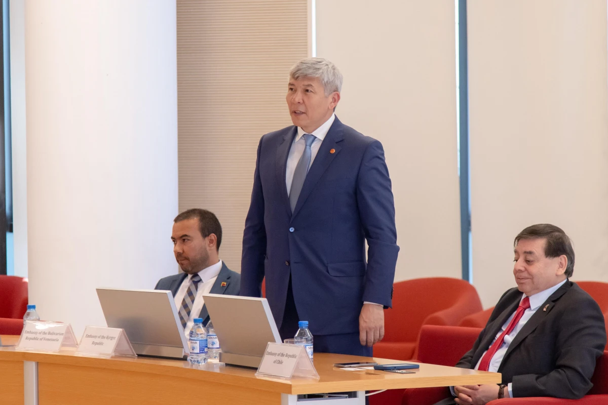 Xarici diplomatlar üçün “Xarici Siyasət Proqramı” uğurla başa çatdı — 4