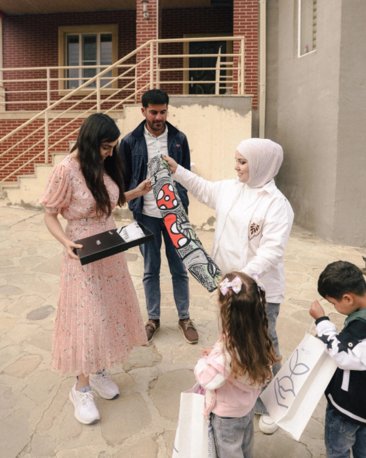 Leyla Əliyeva və Arzu Əliyeva “Gənc arıçı” layihəsinin iştirakçısı ilə görüşdü — 7