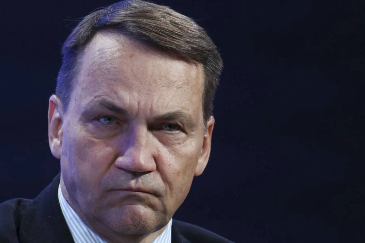 Sikorski: “Putin nəhəngi oyandırdı”