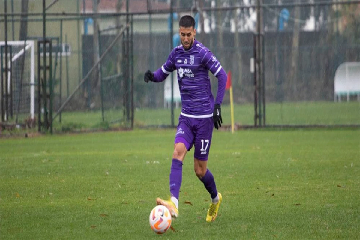 “Sumqayıt” daha bir futbolçusu ilə vidalaşdı