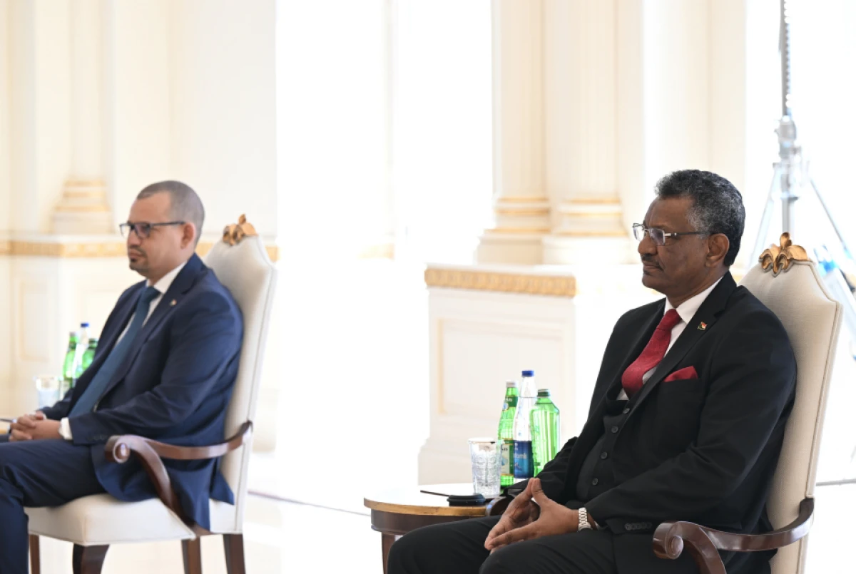 Prezident İlham Əliyev Sudanın ölkəmizdə yeni təyin olunmuş səfirinin etimadnaməsini qəbul etdi — 1