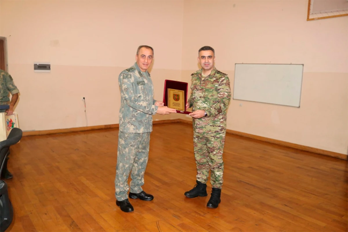 Hərbi Prokuror Hikmət Mirzəyev və hərbçilərlə görüşdü