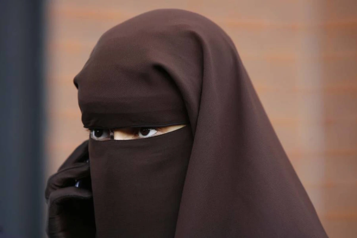 Qazaxıstanda niqab taxmaq qadağan edildi